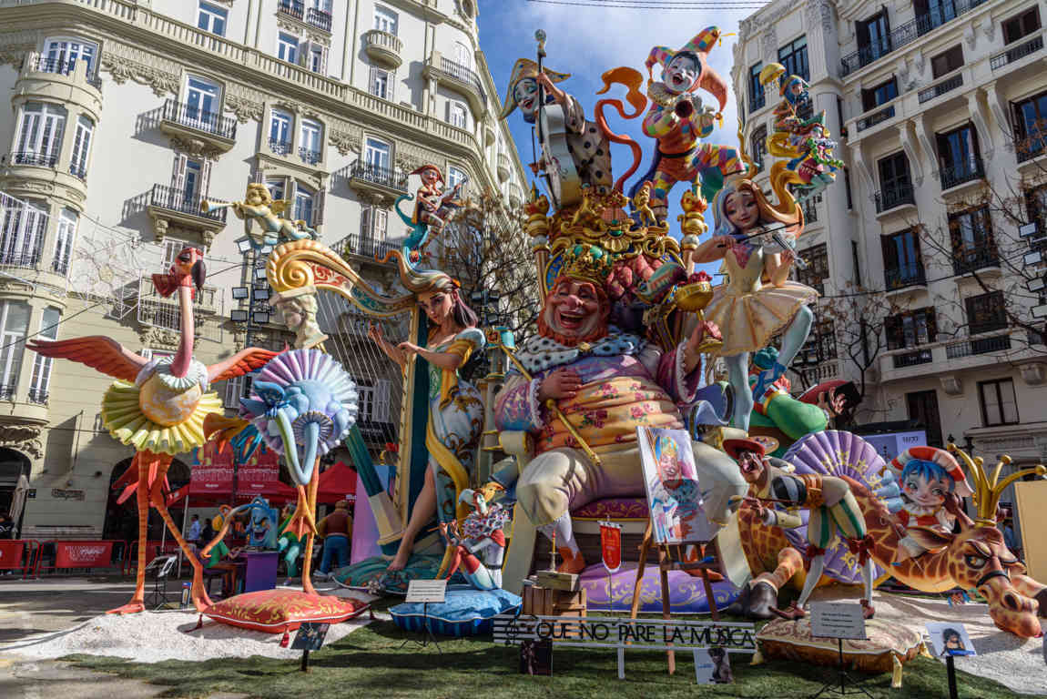 Valencia - fallas 2023 - 8 premio - falla Almirante Cadarso-Conde Altea - Que no pare la música 02.jpg